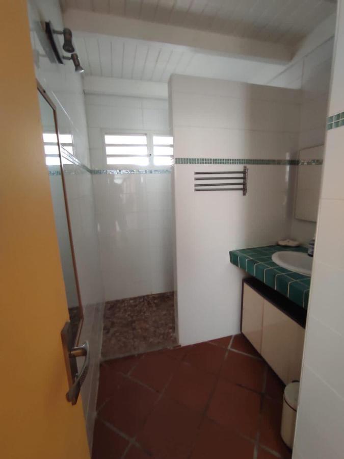 Villa Azur B Bouillante Bagian luar foto