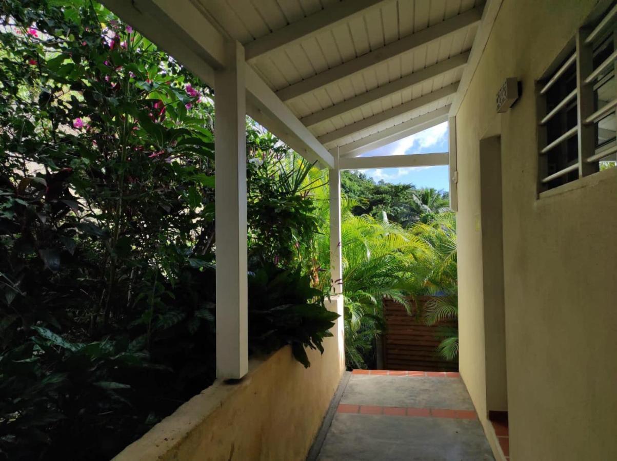 Villa Azur B Bouillante Bagian luar foto